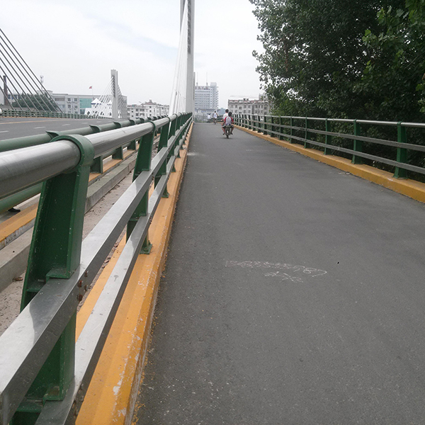 不锈钢桥梁防撞护栏绿色